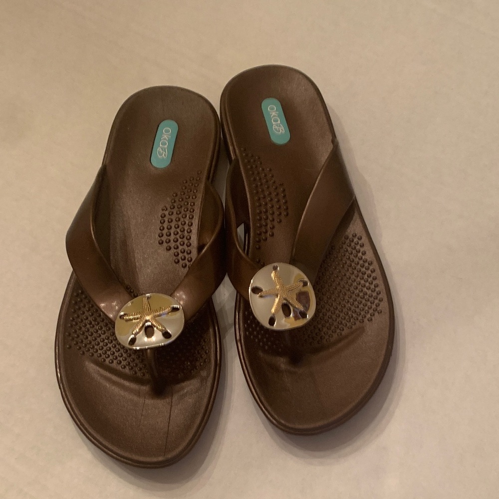 EUC okaB  Women’s Brown Flip Flop Sandy Sandals Gold Medallions size Med/ Large